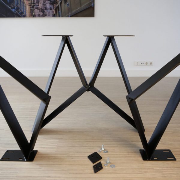 Stalen onderstel tafel