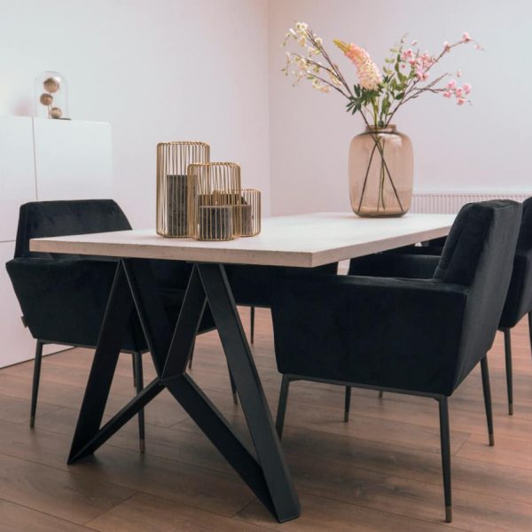 rechthoekige tafel met stalen onderstel