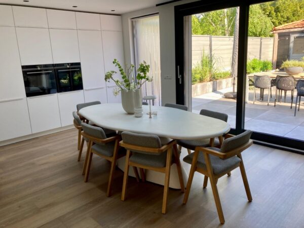 Fins ovale beton tafel | White